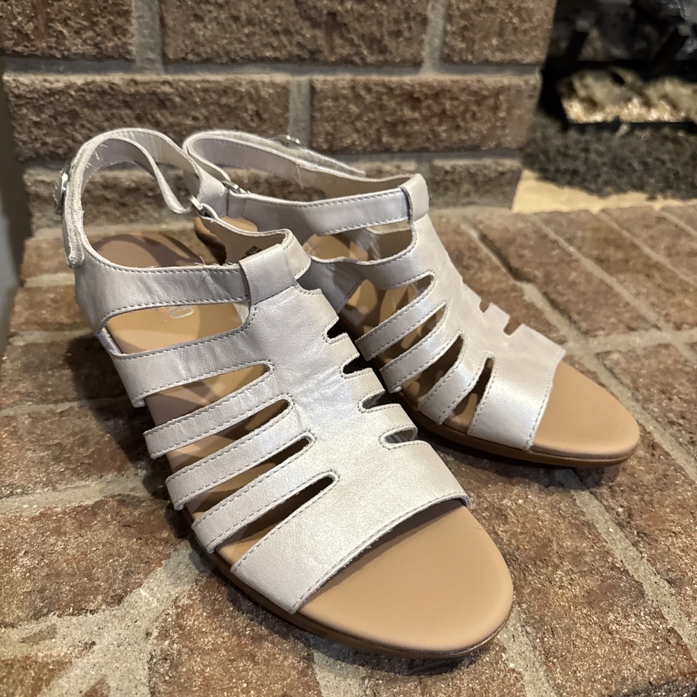 Munro Lanna Slingback Sandal In Light Gray Metallic Calf Leather Size 10.5